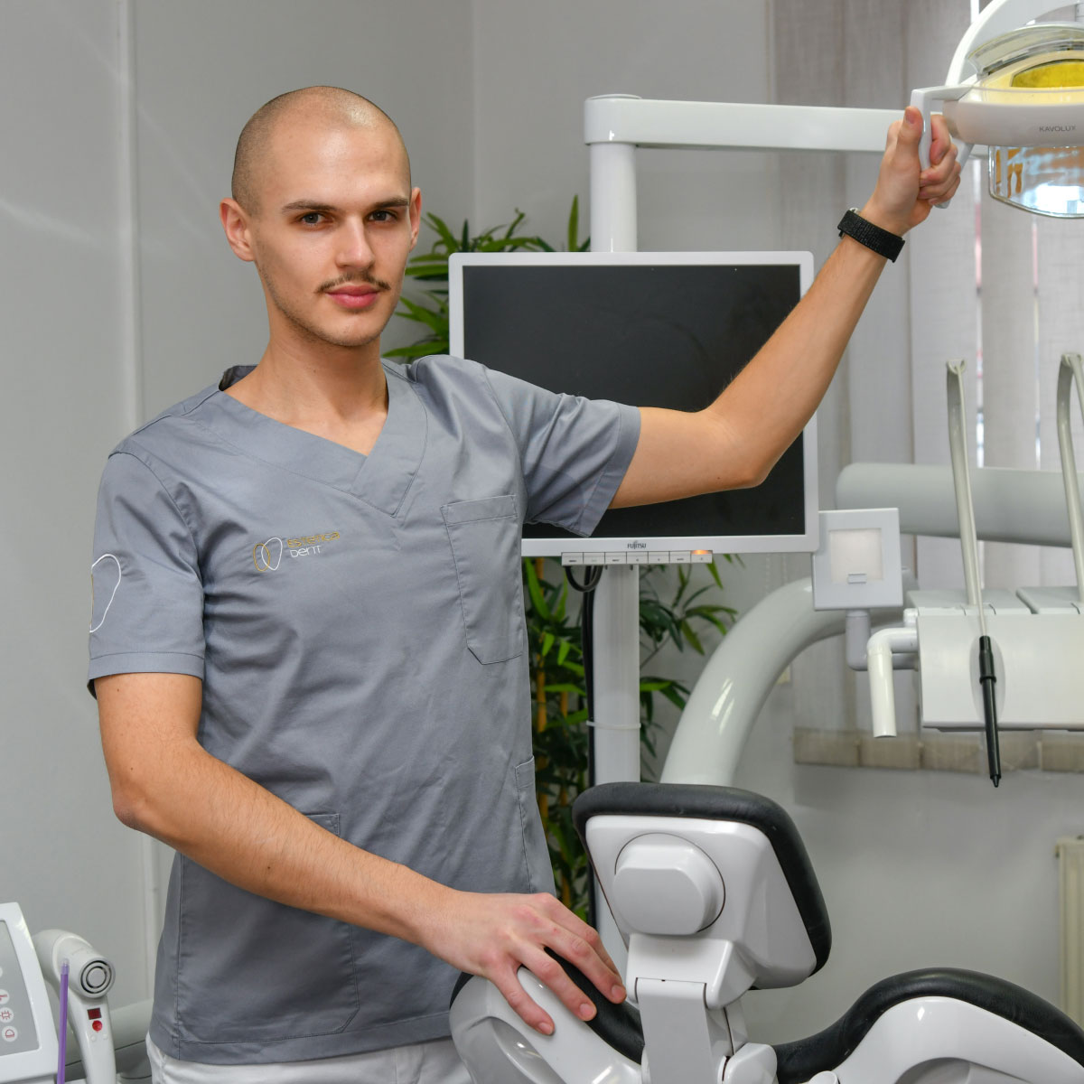 Leonardo Hren, Assistente dentale